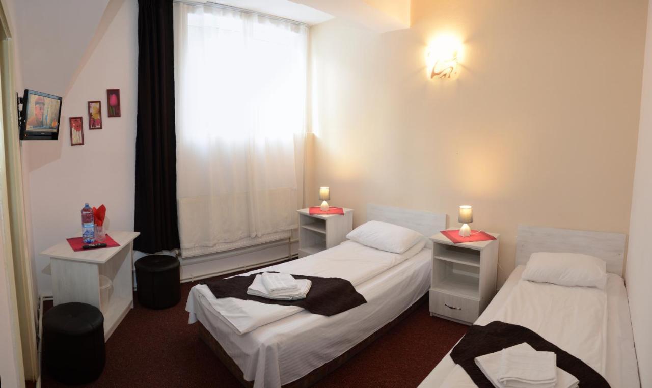 Pensiunea Happy Inn Dornavátra Kültér fotó