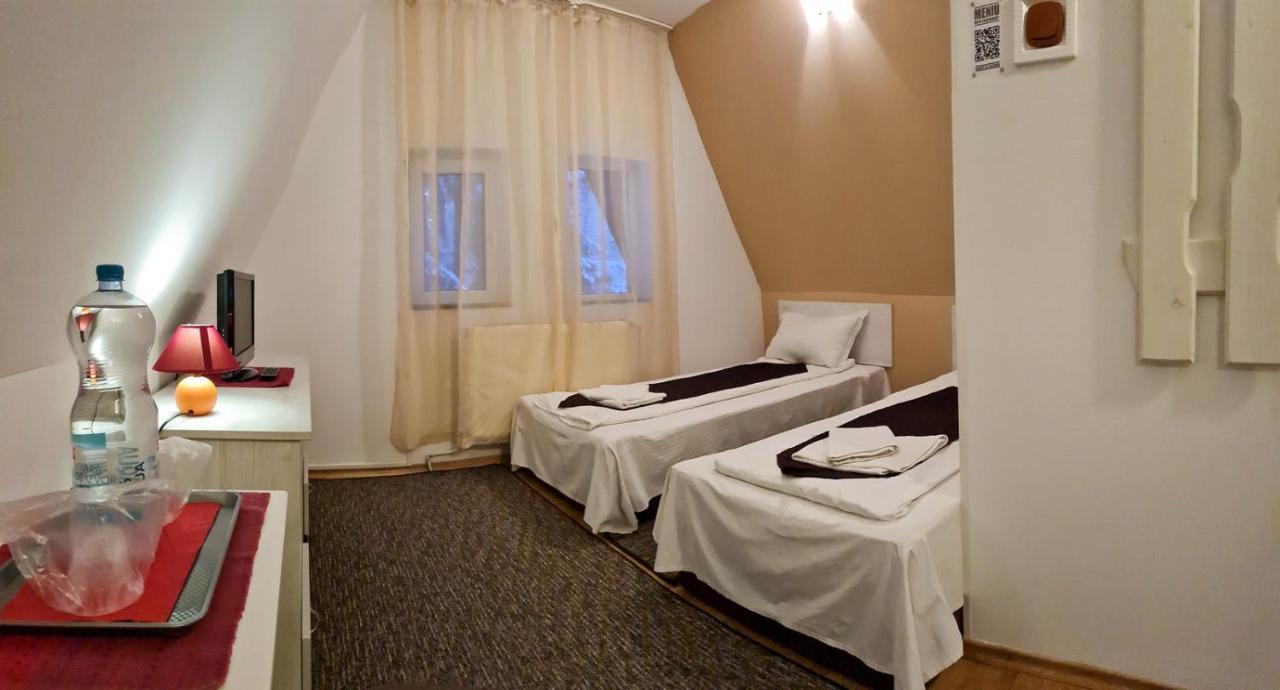 Pensiunea Happy Inn Dornavátra Kültér fotó