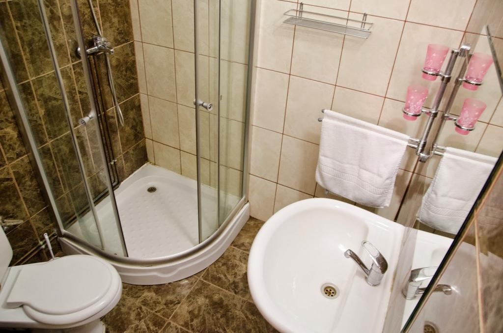 Pensiunea Happy Inn Dornavátra Szoba fotó