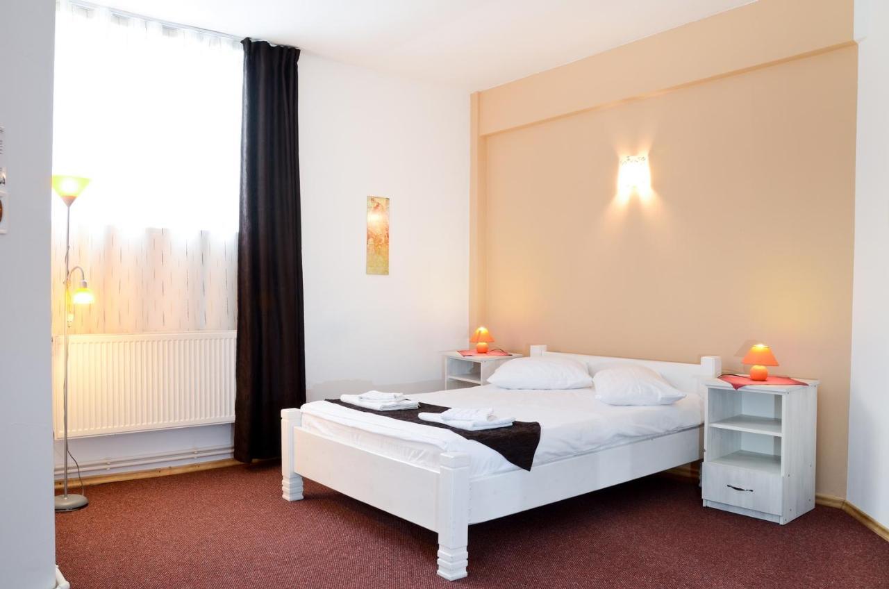 Pensiunea Happy Inn Dornavátra Kültér fotó