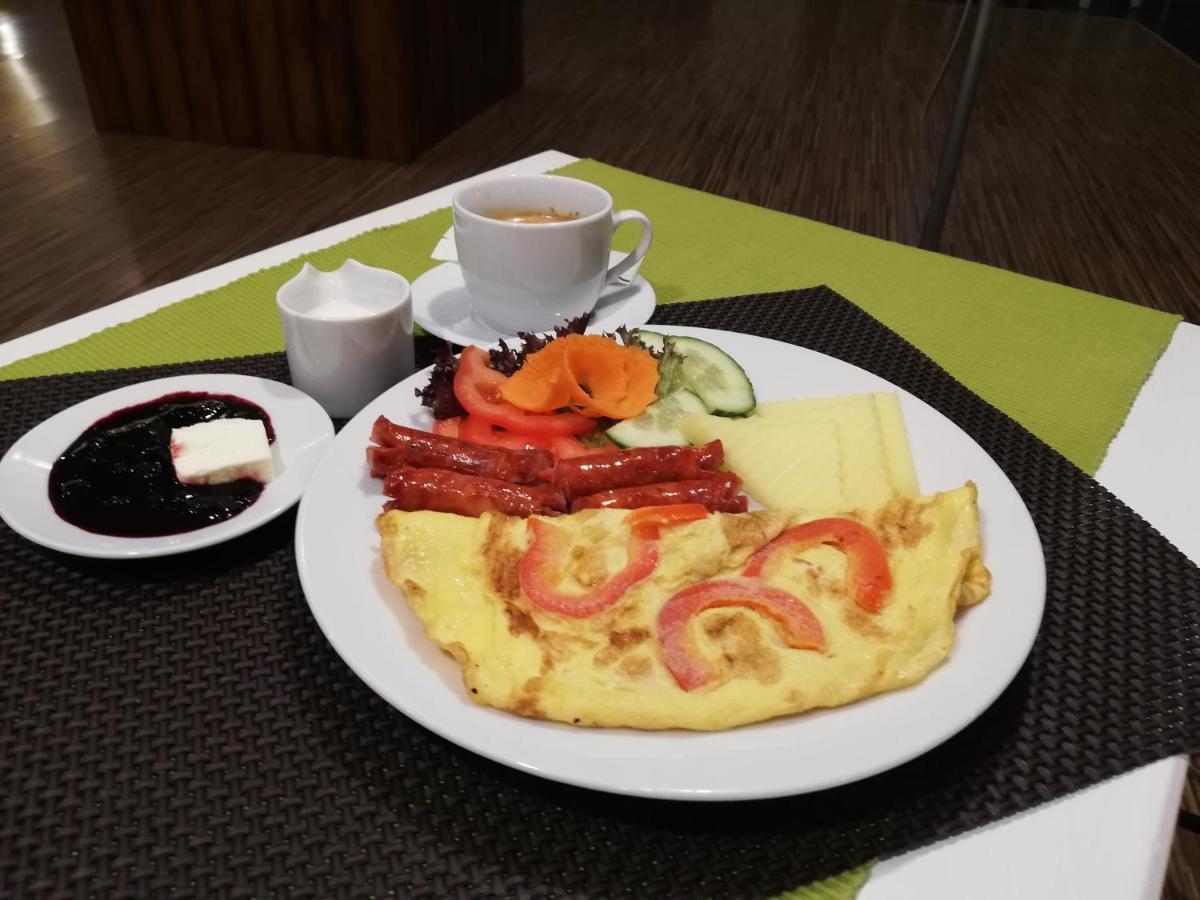 Pensiunea Happy Inn Dornavátra Kültér fotó